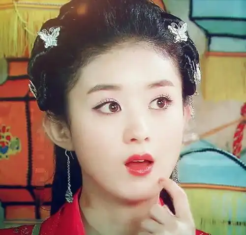 赵丽颖黑长直造型曝光,突破乖乖女形象,内娱谁才是真正病娇美人