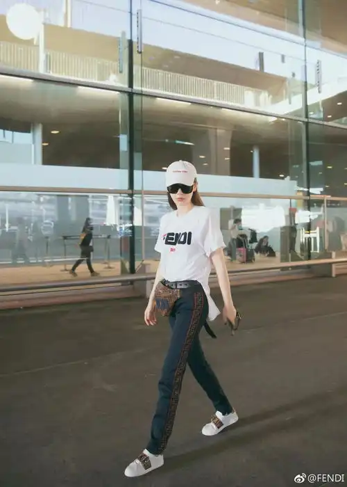 气场全开的戚薇与你一起感受fendi编织的华丽梦境