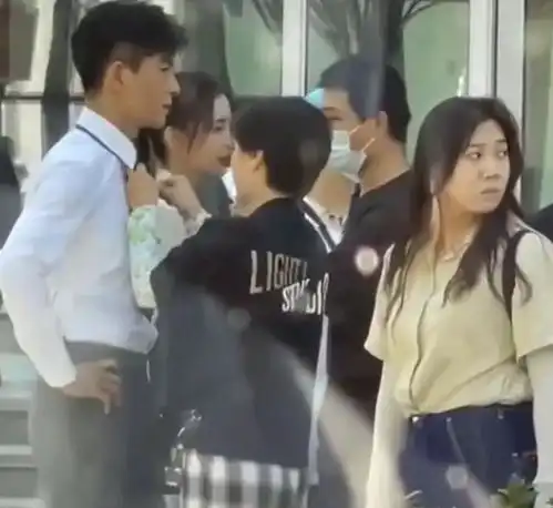 baby两档综艺在手,还进组拍新戏好拼男主路透一出弟弟太嫩了