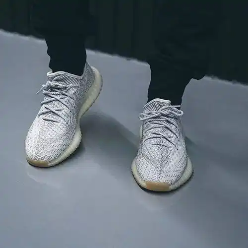 人人都有满天星穿yeezy350v3yeshaya反光版国内43城市预约开启