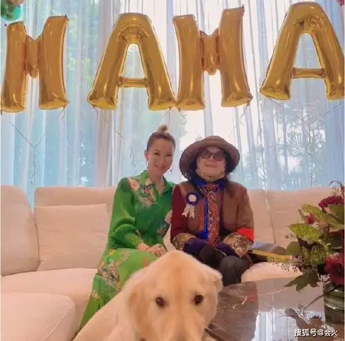 李玟三姐妹罕见合体为妈妈庆生不见豪富老公到场,豪宅意外曝光