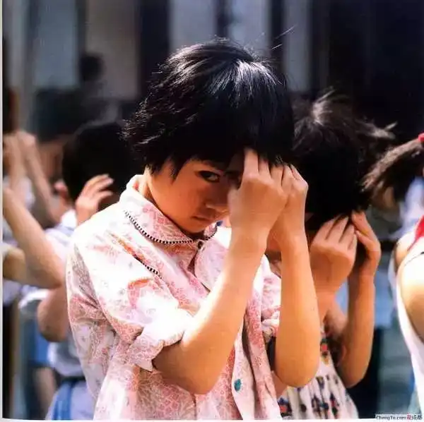 80年代,一个日本人拍了一套中国儿童写真