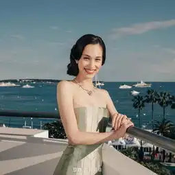 戛纳电影节水原希子还蛮好看的贴身礼服显身材,很好看啊