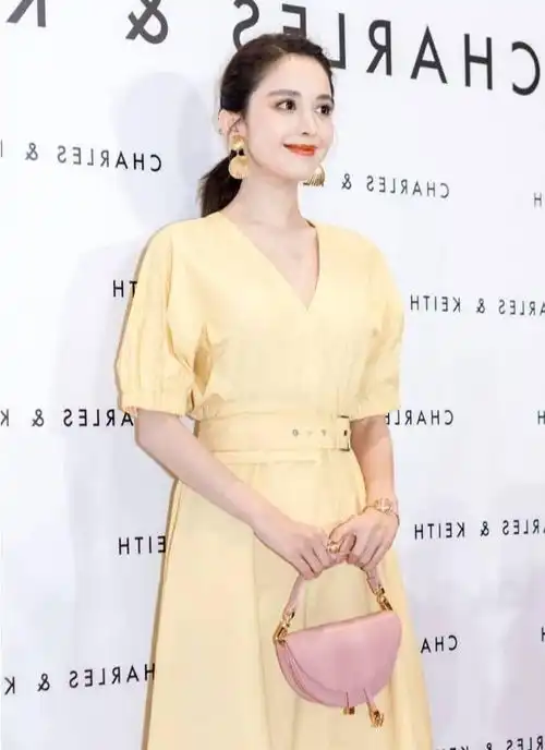 娜扎真的很惊艳,一袭泡泡裙亮相活动,精致高贵又优雅,气质绝了