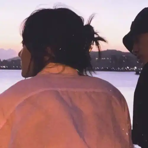 情侣头像仔细看看自己,你也在发光