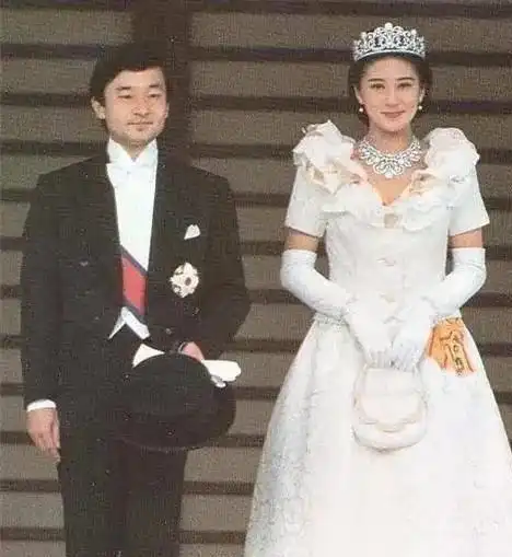 纪子妃狐狸笑容下的心酸,皇室松口才敢拼三胎,生下儿子成赢家