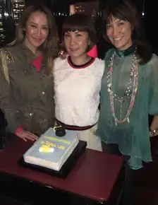 李玟三姐妹聚会网友这是复制粘贴啊图