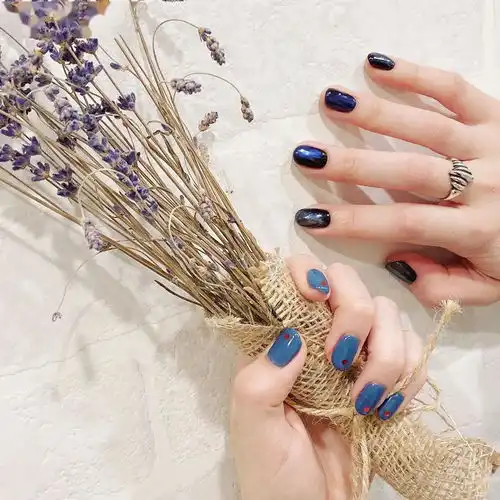 早春简约ins风美甲
