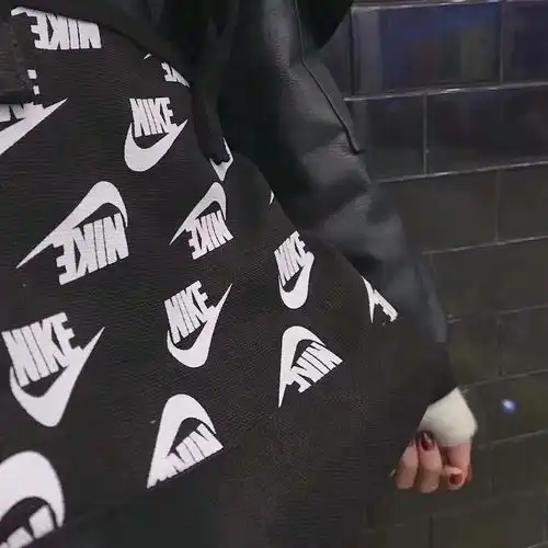 swoosh恶搞nike拖特包,做个高街潮牌潮人