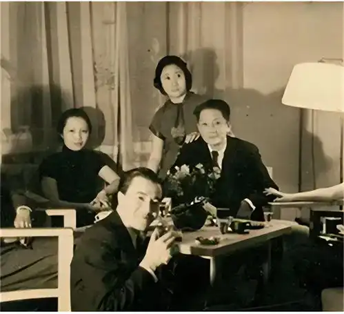日本女护士嫁中国将军64年,生下歌唱家女儿,女婿更是家喻户晓