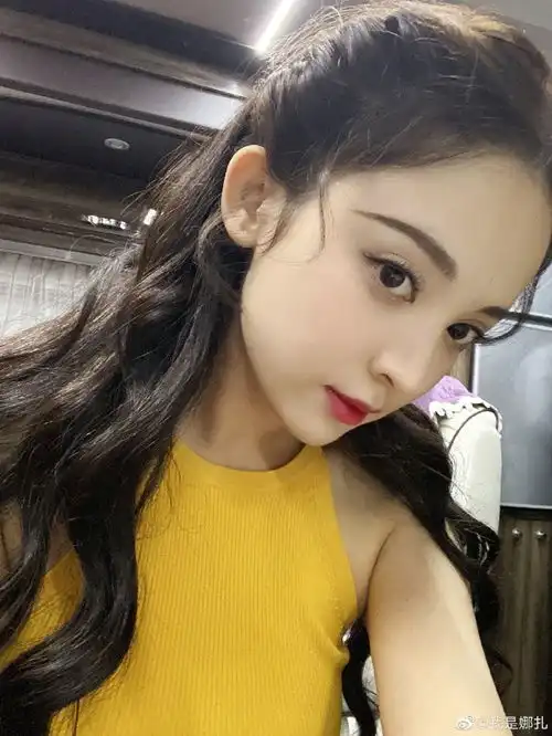 穷哈变富哈娜扎晒美照送新年祝福玩穷哈梗2020一起富哈