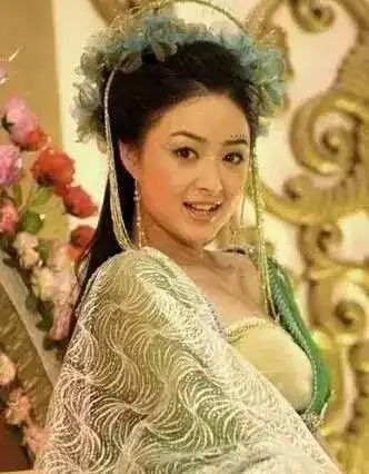 她骂孙俪贱人,被赵丽颖曝出姐弟恋情