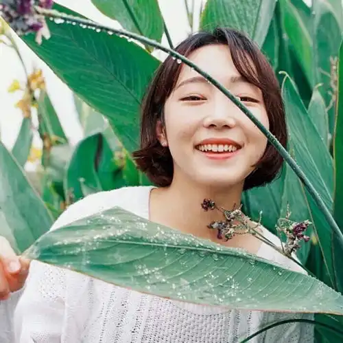 女生头像丨不管你了不了解这个世界,这个世界都不会让着你
