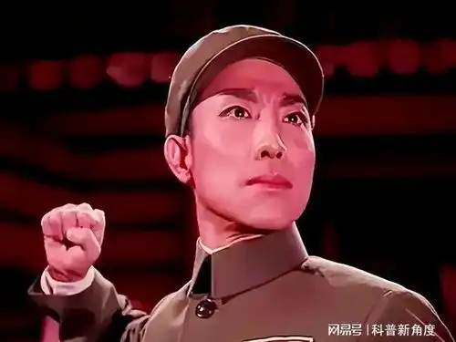 他凭借一句打败美帝野心狼爆火,却移居美国,如今后悔了吗