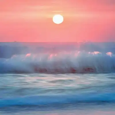 夕阳风景头像,火红的太阳与云朵相伴着太美了