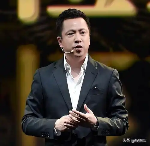 王中磊18岁儿子晒近照,威廉长相复刻爸爸,健身房举铁满身肌肉
