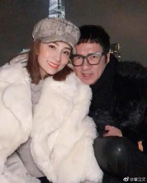 他曾7次出演西门庆而遭非议,首度回应不孕传闻,与老婆超恩爱