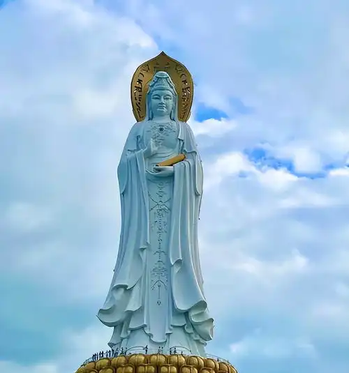 海南富商张晖花8亿建108米海上观音像,却在4年后意外死在水中