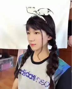 男人比女人美是因为下颌角美,根本不是假发做妖雅女频道