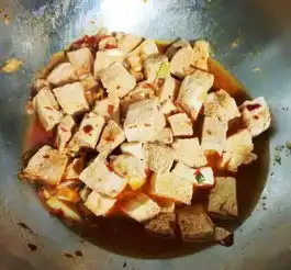 冻豆腐不要只知道涮火锅,这样一烧也特别好吃,我们孩子的最爱