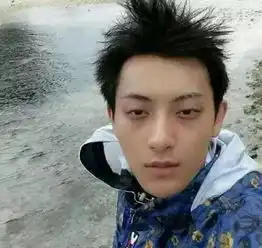 男星罕见素颜照,哈哈