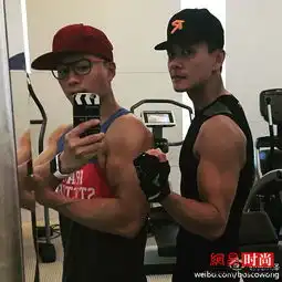 黄宗泽出席活动穿成这样网友像菜市场大妈