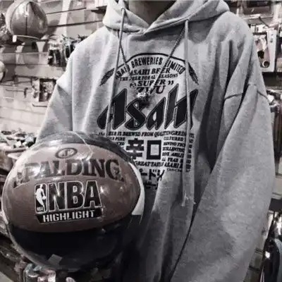 篮球头像男生霸气图片抱着篮球的男生头像