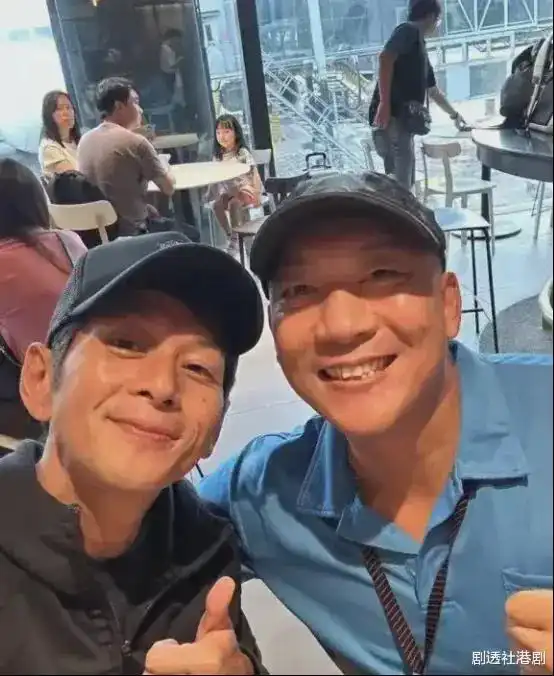 tvb前男星被偶遇,曾做辅警当保镖护送韩星崔始源