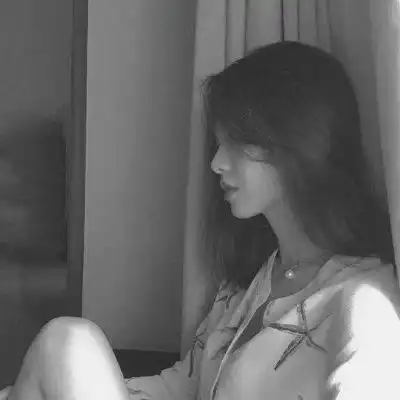 qq黑白女生头像霸气,活在别人的掌声中女生