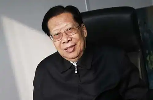 前央视台长杨伟光用6分钟打破新闻联播规则,策划喜剧家有儿女