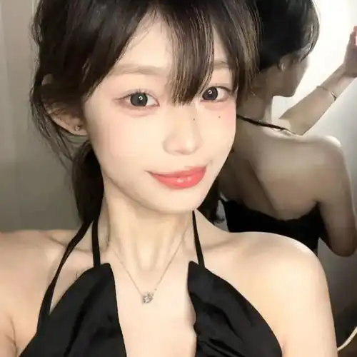 女生头像是花自然香是爱自然长.
