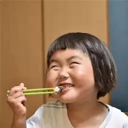 只喜欢给女儿拍丑照,这绝对是亲妈