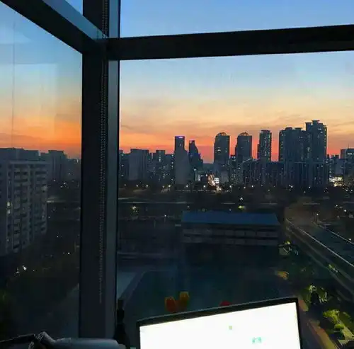 课间十分钟趴在桌子上都能做个美唯美图片我要个性网