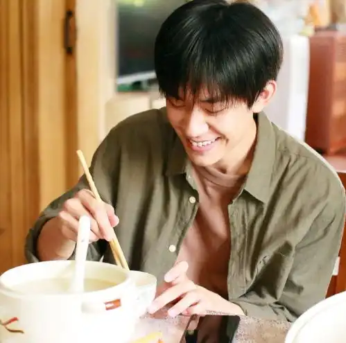 我没看错吧这位素人是想演易烊千玺的角色还嫌骂少了吗
