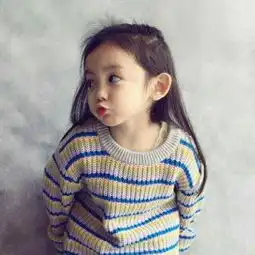 帮我找到或者配一张这张照片的情侣头谢谢