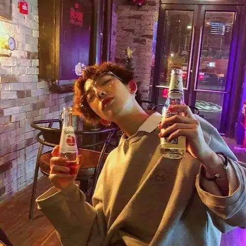 男生头像不给人添麻烦,但也全然不想与众人同乐