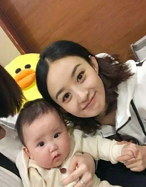 冯绍峰对赵丽颖十分不满每天深夜给儿子吃奶,二人世界已不可能