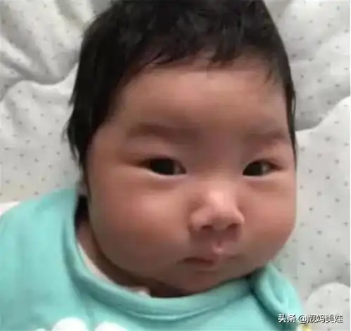 出生太丑被亲妈嫌弃,5年后却长成小天使,网友是同个娃