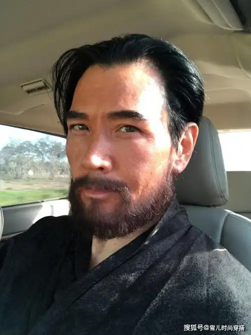 59岁费翔一改往日绅士,留络腮胡狂野霸气,猛男身材把我看呆了