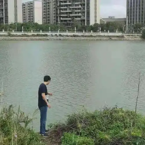 筑牢防溺水安全防线守护生命健康成长新溪中学邀请蓝天救援队为学生开展防溺水知识宣讲