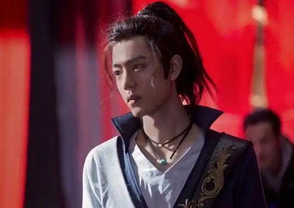 新笑傲江湖官宣,肖战新古装造型让人沦陷,眼神太到位