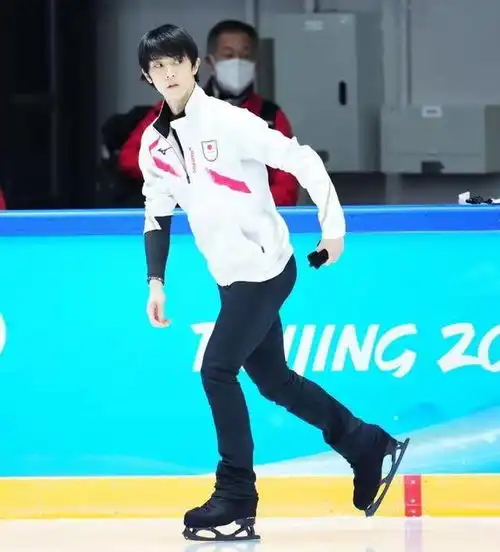 花滑名将羽生结弦,翩若惊鸿婉若游龙,首次接受采访状态很好