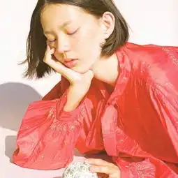 00后日本新生代模特,样貌清秀且高冷,13岁的她眼神成熟又淡定