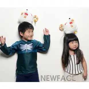 曹格两娃拍写真姐姐grace自啃嫩脚丫joe不怯场组图