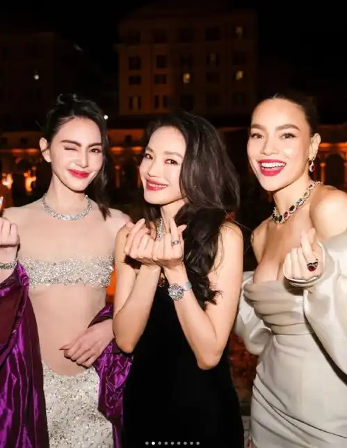 深圳这一夜,被郭晶晶的中式长裙惊艳,从不穿暴露礼服却艳压群芳