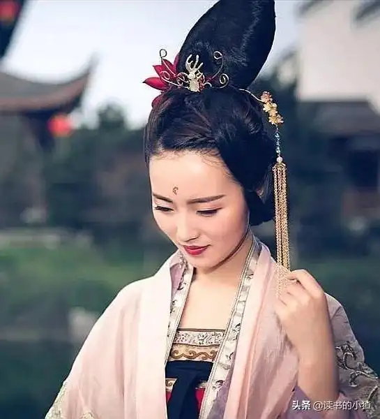 金瓶梅里孟玉楼为何最受欢迎只要身材够高挑,颜值还重要吗