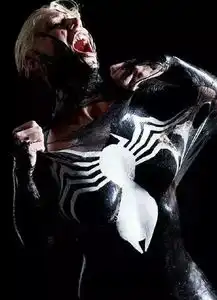 美女自制毒液附身,效果堪比大片,网友等着漫威导演给你电话吧