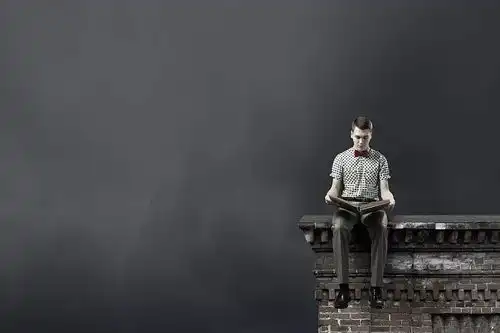 不管世界怎样变幻,思想的力量总能驱散灰暗