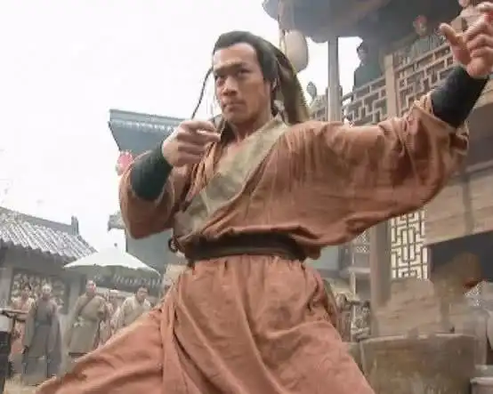 武松能打死虎,为何却被西门庆踢飞了刀其实西门庆也是武功高手