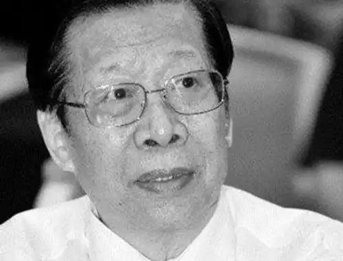 前央视台长杨伟光14岁前没穿过鞋子,6分钟改变新闻联播规矩